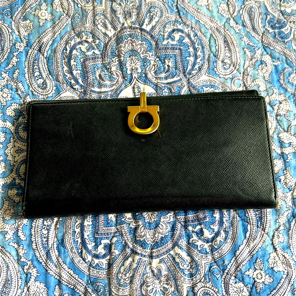 Gorgeous wallet with credit card holder